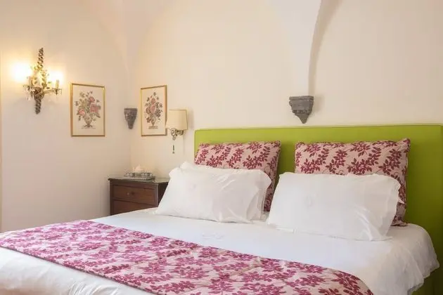 Deluxe Tek Büyük Yataklı Oda (French Balcony)