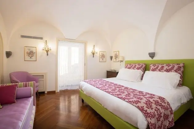 Deluxe Tek Büyük Yataklı Oda (French Balcony)