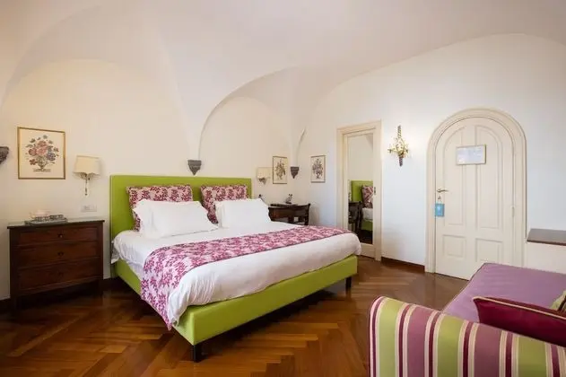 Deluxe Tek Büyük Yataklı Oda (French Balcony)