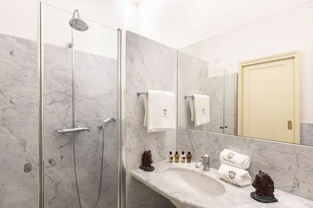 Deluxe Tek Büyük Yataklı Oda (French Balcony)