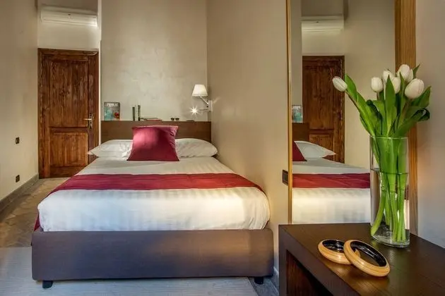 Büyük Yataklı Tek Kişilik Oda