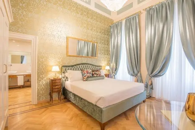 Luxury Tek Büyük Yataklı Oda