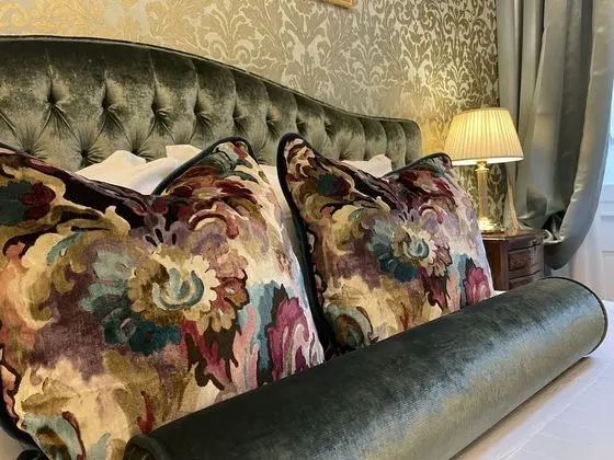 Luxury Tek Büyük Yataklı Oda