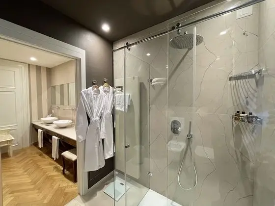 Luxury Tek Büyük Yataklı Oda