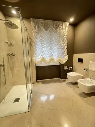 Luxury Tek Büyük Yataklı Oda