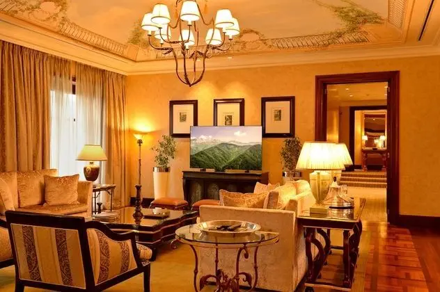 Çatı Katı Süiti (Penthouse)