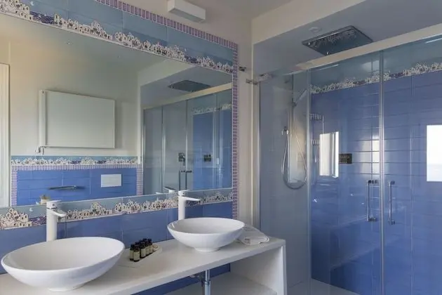 Deluxe Tek Büyük Yataklı Oda, 1 Büyük (Queen) Boy Yatak, Deniz Manzaralı