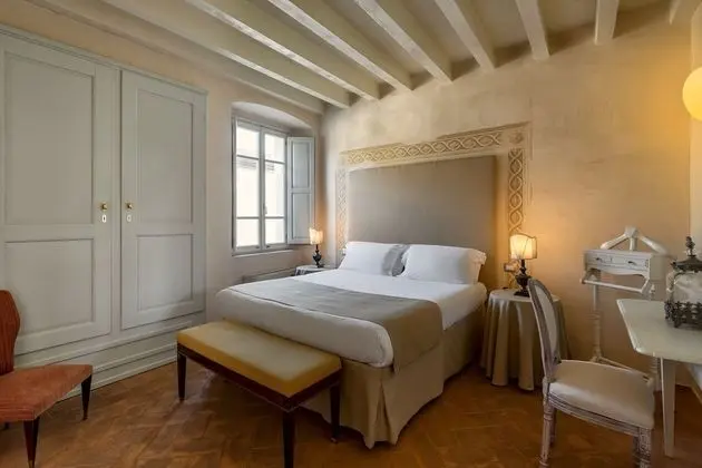 Classic Tek Büyük Yataklı Oda