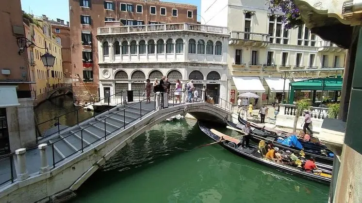 Deluxe Tek Büyük Yataklı Oda, 1 Büyük (Queen) Boy Yatak, Kanal Manzaralı