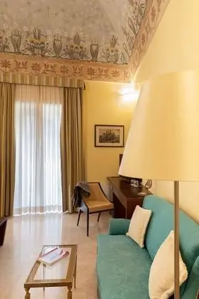 Junior Süit, 1 En Büyük (King) Boy Yatak, Balkon, Kısmi Deniz Manzaralı