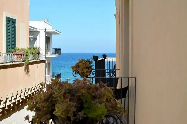 Junior Süit, 1 En Büyük (King) Boy Yatak, Balkon, Kısmi Deniz Manzaralı