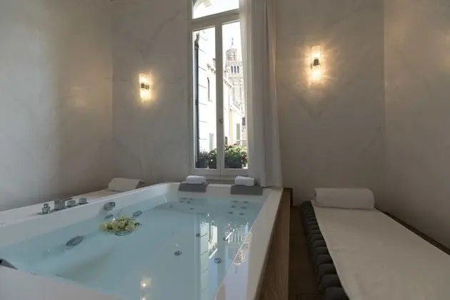 Royal Daire, Ek Bina (Wellness, 705 - 40 mt dall'hotel)