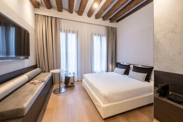 Classic Tek Büyük Yataklı Oda