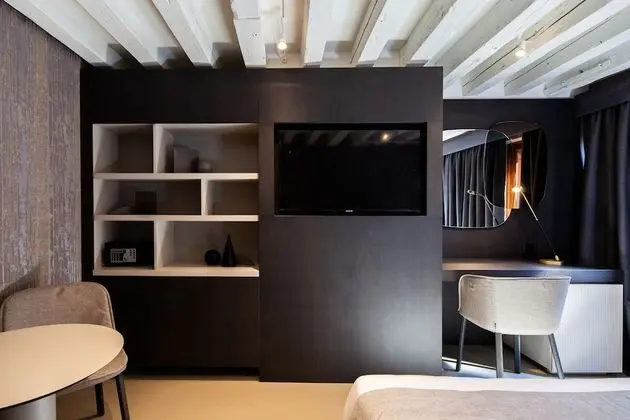 Classic Tek Büyük Yataklı Oda