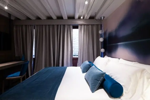 Classic Tek Büyük Yataklı Oda