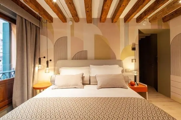 Classic Tek Büyük Yataklı Oda