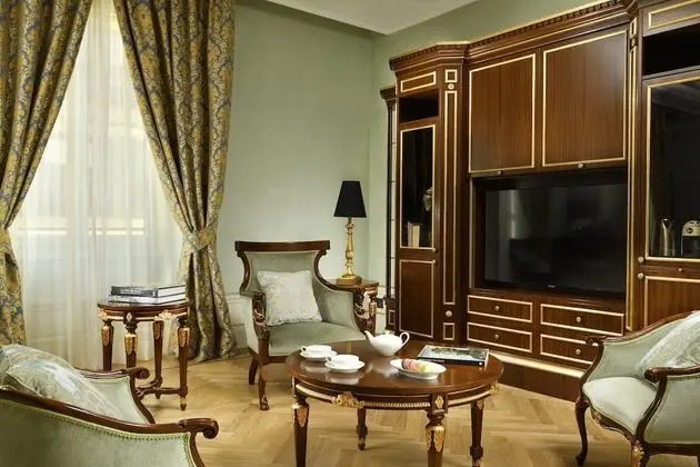 Junior Süit, 1 En Büyük (King) Boy Yatak, Sigara İçilmez