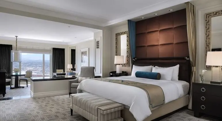Prestige Club Lounge Luxury King Suite