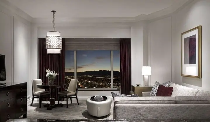 Prestige Club Lounge Luxury King Suite