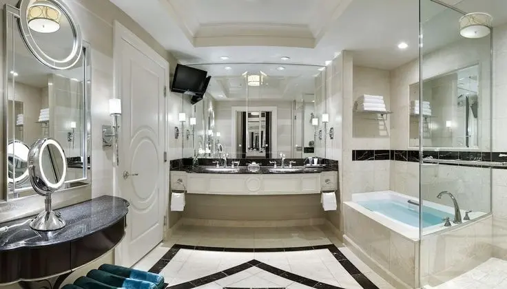 Prestige Club Lounge Luxury Two Queen Suite