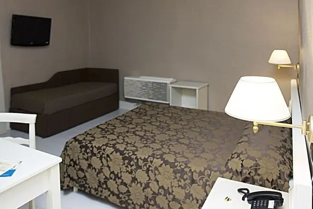 Üç Kişilik Oda