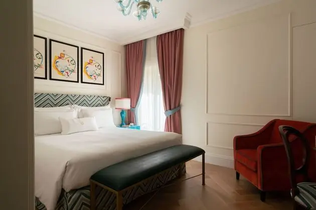 Deluxe Tek Büyük Yataklı Oda