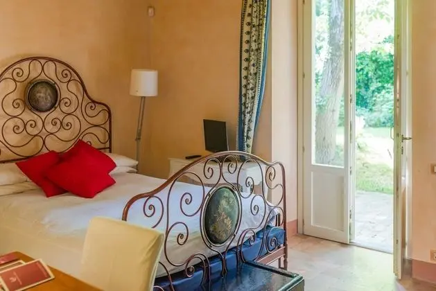 Büyük Yataklı Tek Kişilik Oda