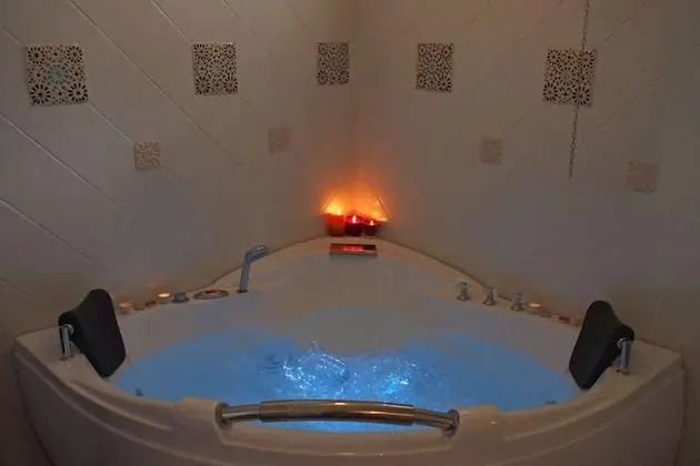 Tek Büyük Yataklı Oda, Jakuzi