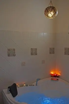 Tek Büyük Yataklı Oda, Jakuzi