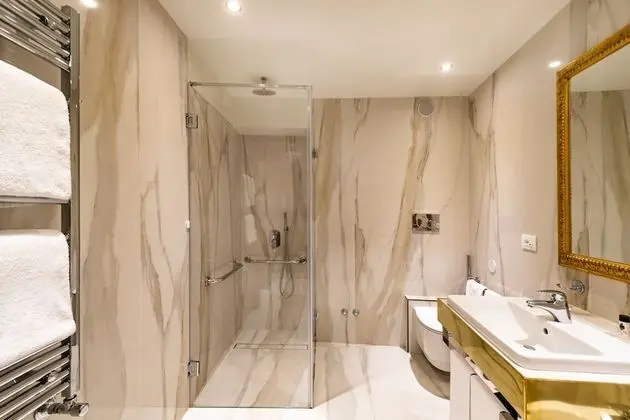 Classic Tek Büyük veya İki Ayrı Yataklı Oda