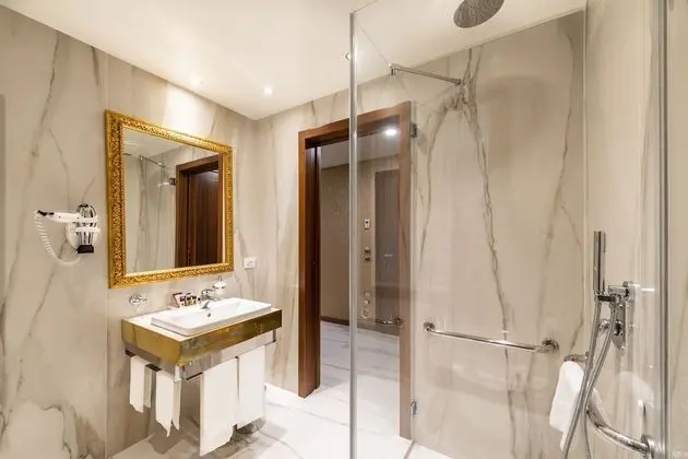 Classic Tek Büyük veya İki Ayrı Yataklı Oda