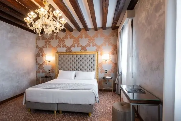 Deluxe Tek Büyük veya İki Ayrı Yataklı Oda, Kanal Manzaralı