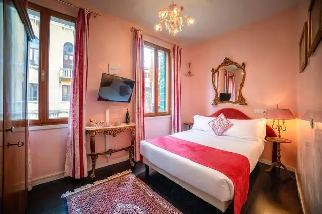 Classic Tek Büyük Yataklı Oda, Banyolu/Duşlu