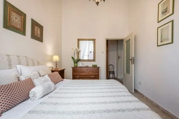 Business Tek Büyük veya İki Ayrı Yataklı Oda