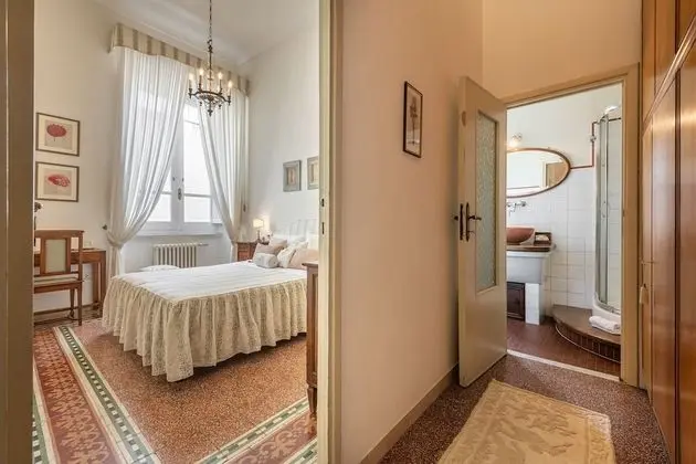 Business Tek Büyük veya İki Ayrı Yataklı Oda