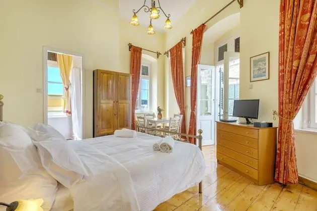 Tek Büyük Yataklı Oda, Balkon