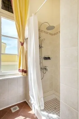 Tek Büyük Yataklı Oda, Balkon