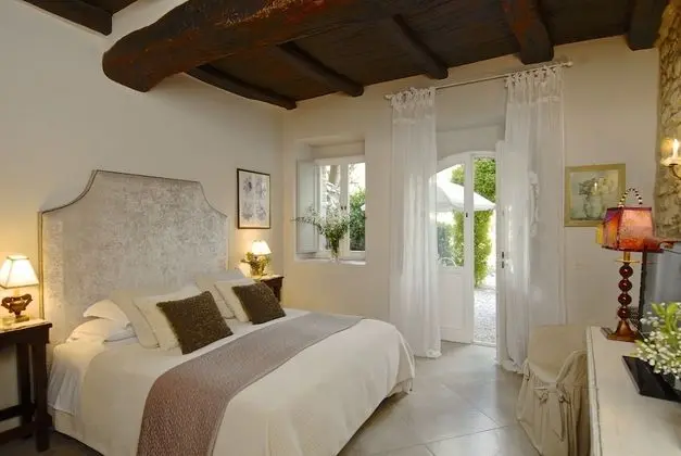 Deluxe Tek Büyük Yataklı Oda, Bahçe Manzaralı (The Garden Room)