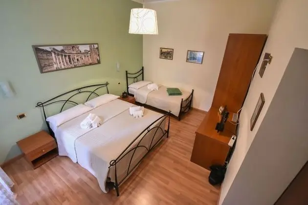 Üç Kişilik Oda, Şehir Manzaralı