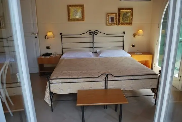 Standard Tek Büyük veya İki Ayrı Yataklı Oda, Balkon