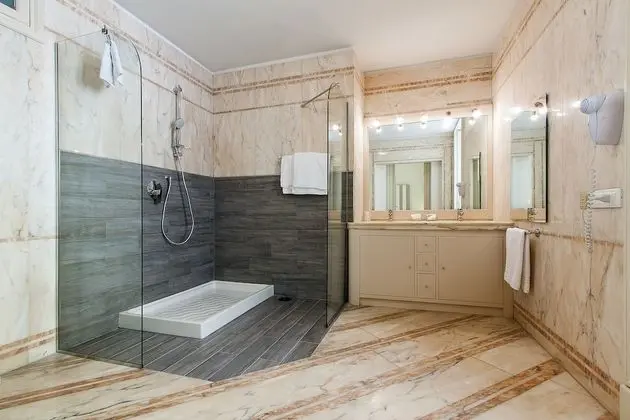 Comfort Üç Kişilik Oda, Avlu Manzaralı