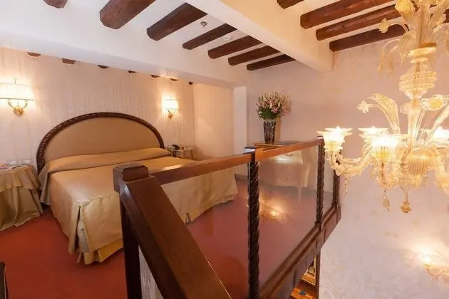 Superior Tek Büyük Yataklı Oda