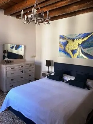 Comfort Tek Büyük Yataklı Oda (Private External Bathroom)