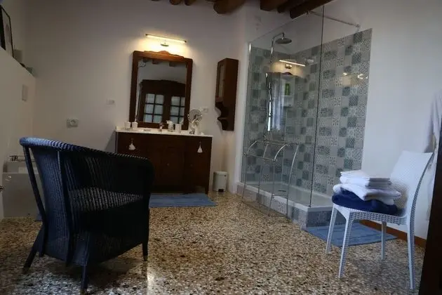 Comfort Tek Büyük Yataklı Oda (Private External Bathroom)