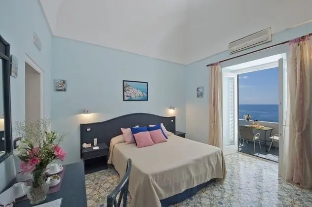 Comfort Tek Büyük veya İki Ayrı Yataklı Oda