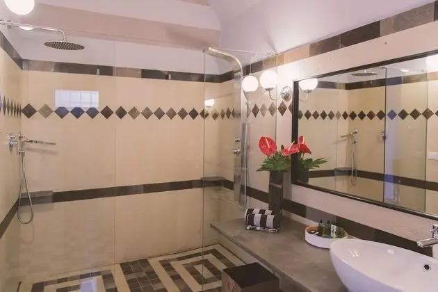 Grand Süit, Sigara İçilmez