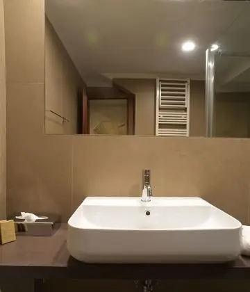 Junior Tek Büyük veya İki Ayrı Yataklı Oda