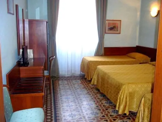 Economy Tek Büyük Yataklı Oda