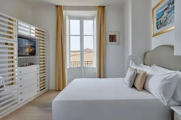 Basic Tek Büyük veya İki Ayrı Yataklı Oda