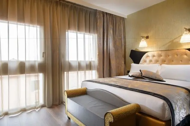 Superior Tek Büyük veya İki Ayrı Yataklı Oda